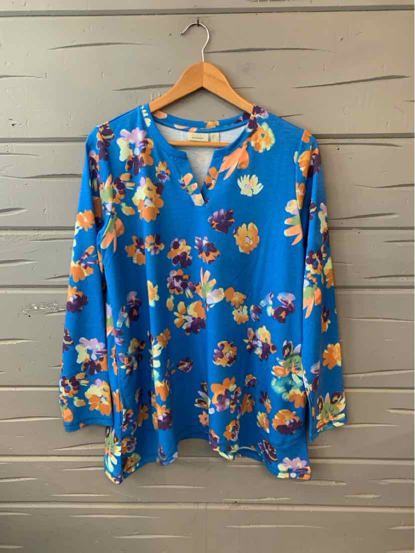 Blue medium-sized blouse with long sleeves and a vibrant multicolored floral print.
