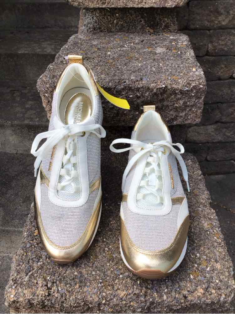 W MICHAEL KORS GD Size 9.5 SNEAKER