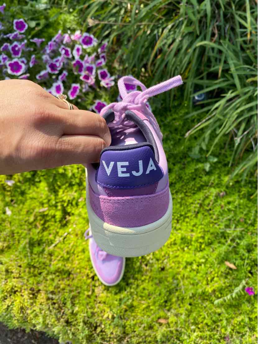 W VEJA PL Size 8 SNEAKER