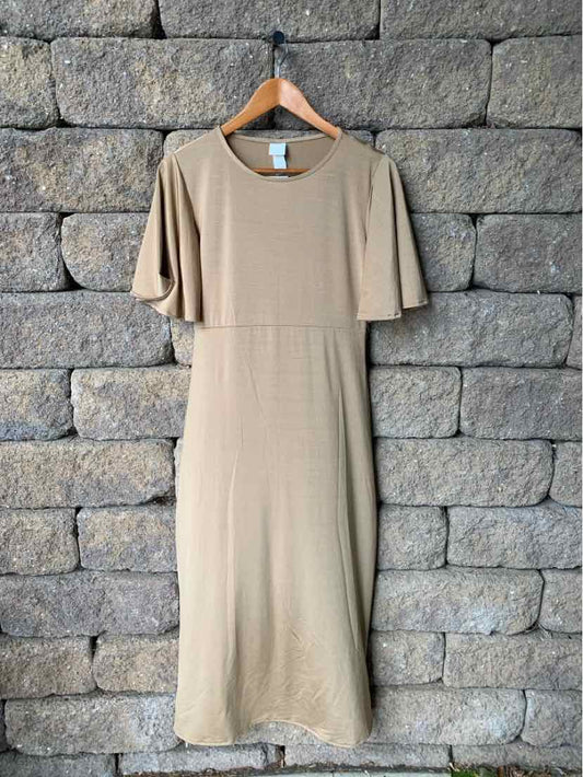 W H&M BR Size MED DR