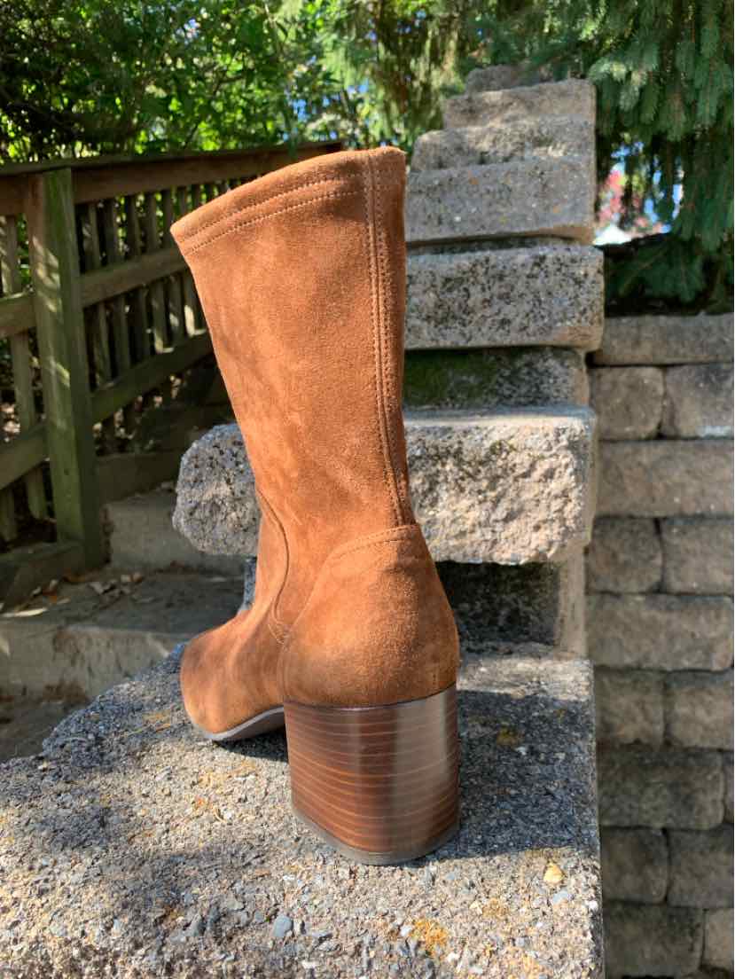 Women’s tan suede knee-high boots with rounded toes, slim shafts, and stacked block heels.