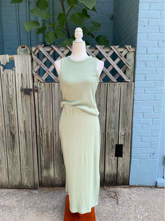 Light green sleeveless ribbed midi dress with a round neckline on a mannequin.