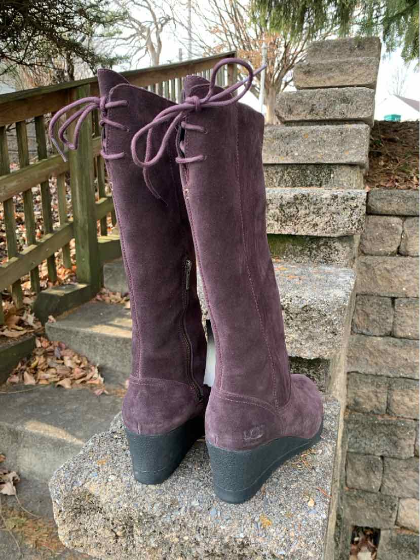 W UGG PL Size 8 BOOT