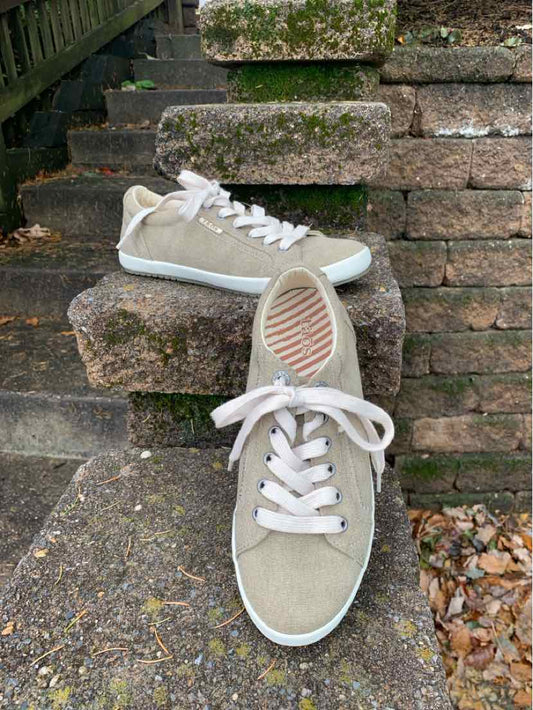 W TAOS BR Size 8 SNEAKER