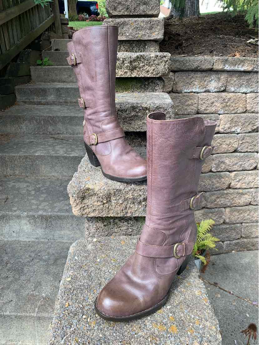W BORN BR Size 9 BOOT