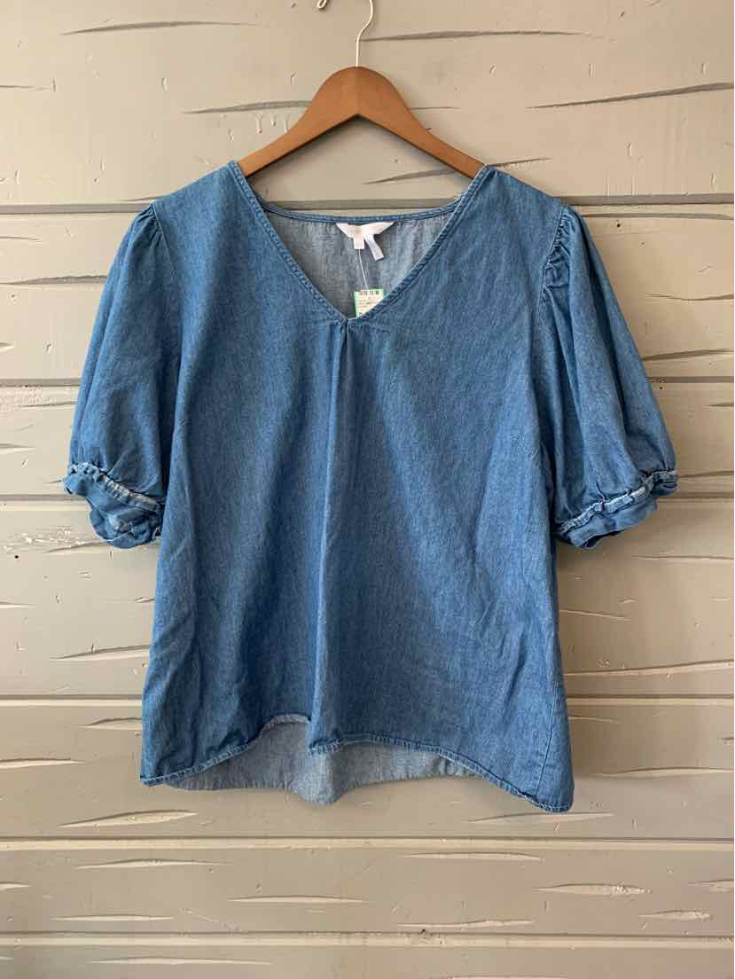 Blue chambray blouse with V-neck and ruched elbow-length sleeves, size XL.