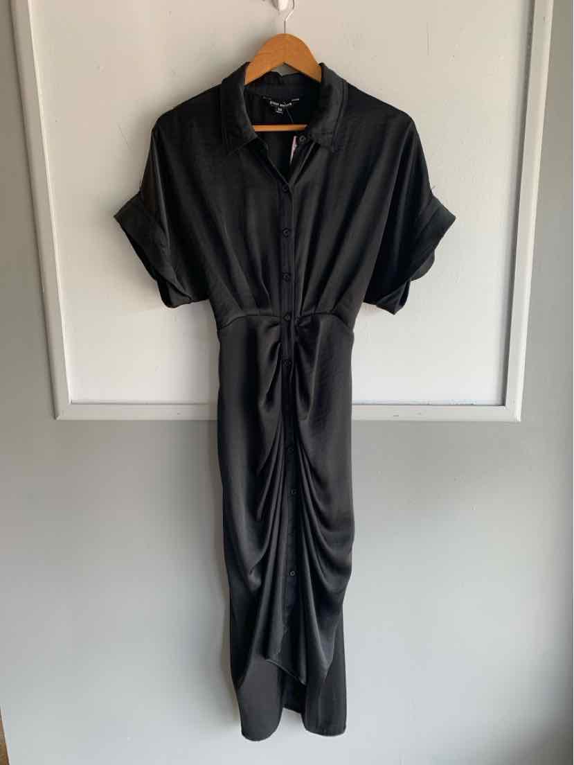 Black short-sleeve midi dress with a collar and front tie waist detail.