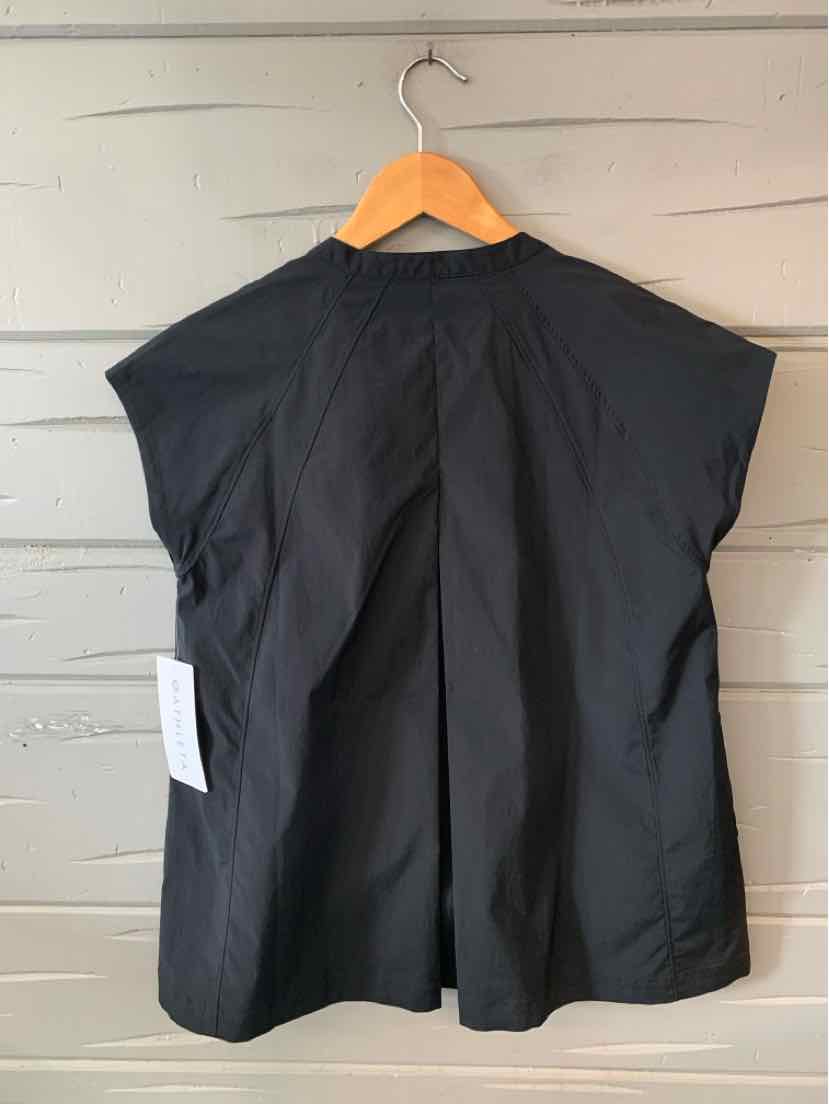 Black short-sleeve loose-fit top with a high collar and pleated back detail, size XS.