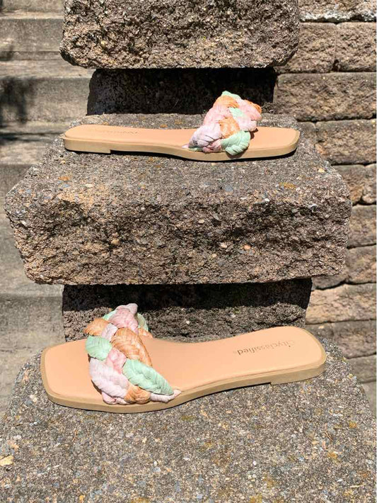 W CITY CLASSIFIED LAV Size 7 SANDAL