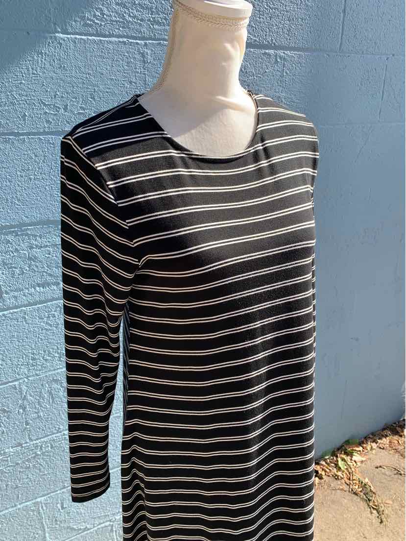 W OLD NAVY BK Size SM DR
