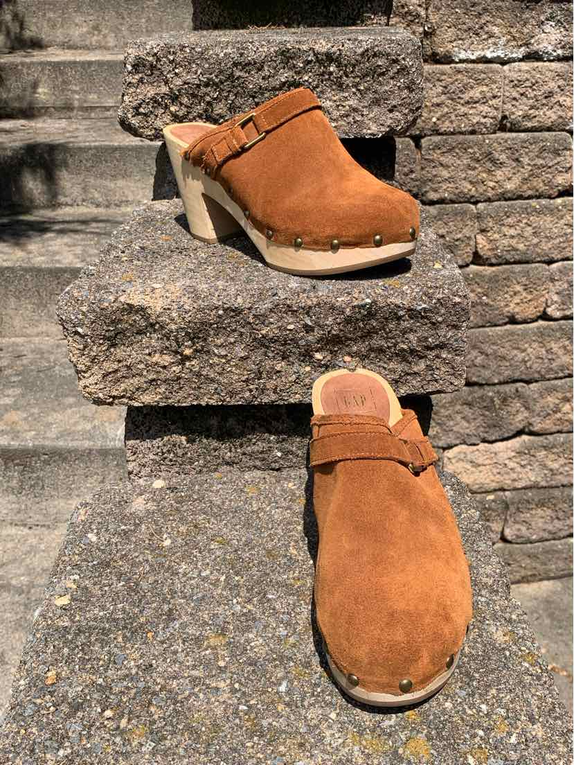 W GAP BR Size 8.5 SHOE