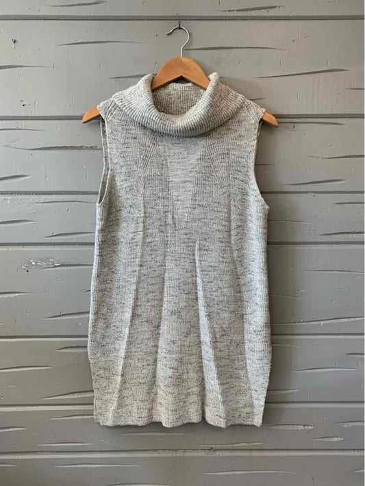 Gray sleeveless knit sweater with cowl neck and ribbed texture, medium size.