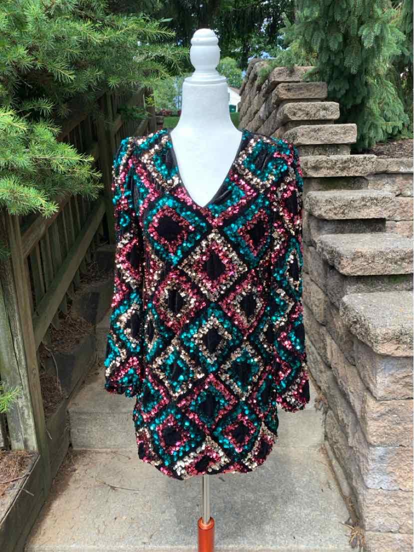 Long-sleeve tunic with multicolored diamond pattern in teal, burgundy, black, and beige, lightweight fabric, V-neck collar.