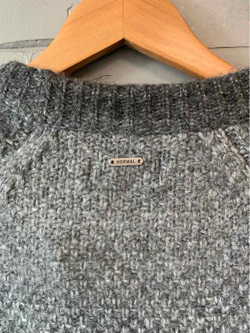 W THE NORMAL BRAND GY Size SM SW