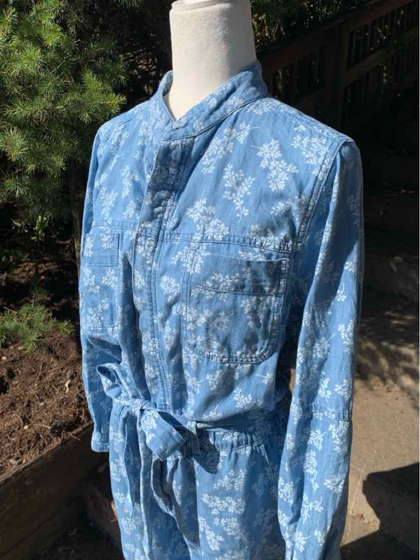Light blue Old Navy long-sleeve blouse with a white floral print, button front, and matching waist tie.