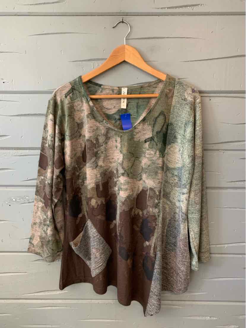 Women’s long-sleeve tunic with a green and brown abstract cubist print, V-neck, and loose fit.