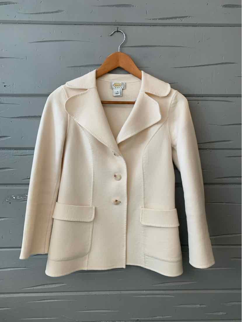Cream-colored tailored blazer with notched lapels and front flap pockets, size 4.