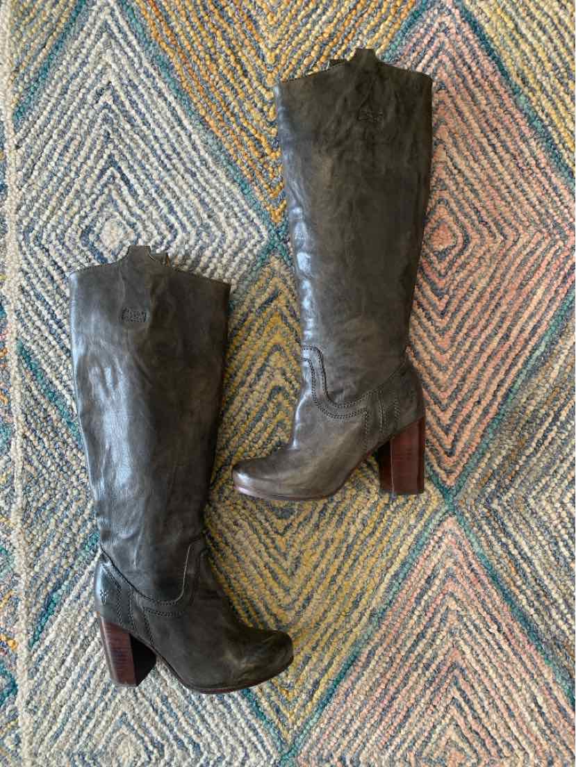 Dark gray leather knee-high boots with stacked wooden heels size 5.5 on patterned rug.