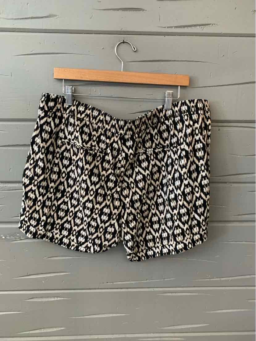 Black and white patterned Old Navy shorts with an elastic waistband, size XL, hanging on a wooden hanger.
