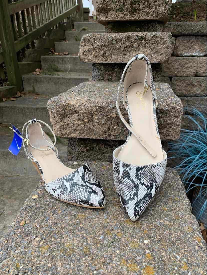 Black and white snake print pointed-toe women's heels with ankle straps, size 8.5.