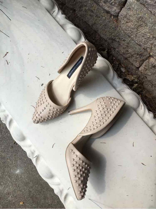 W FRENCH CONNECTION BEIGE Size 7 SHOE