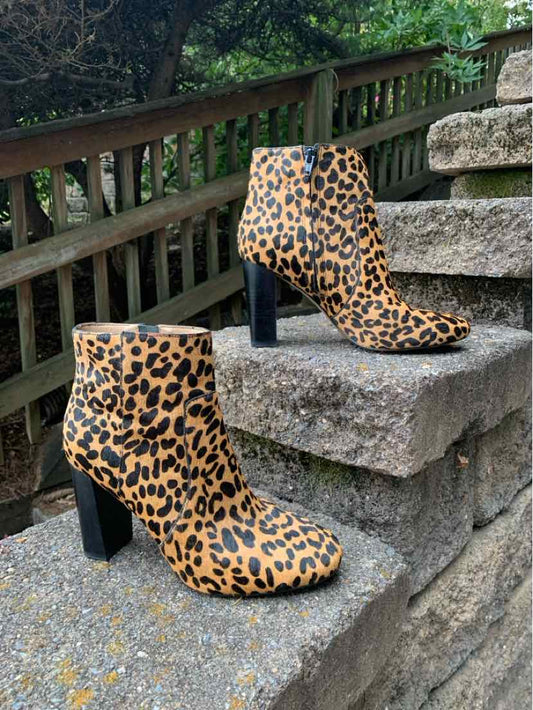 W BANANA REPUBLIC TAN Size 7.5 BOOT