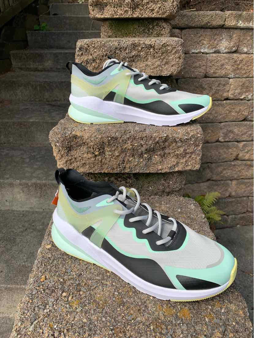 W FABLETICS SLV Size 10 SNEAKER