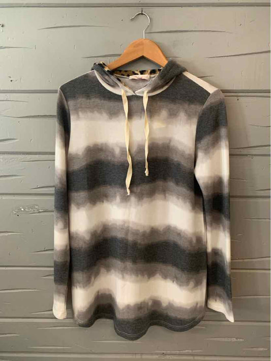 Long-sleeve tie-dyed hoodie in shades of gray and white with a front kangaroo pocket and cream drawstrings.
