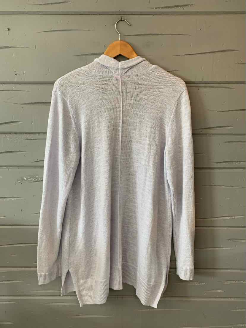 Light gray long-sleeve lightweight hoodie with front pockets and a relaxed fit in size XL.
