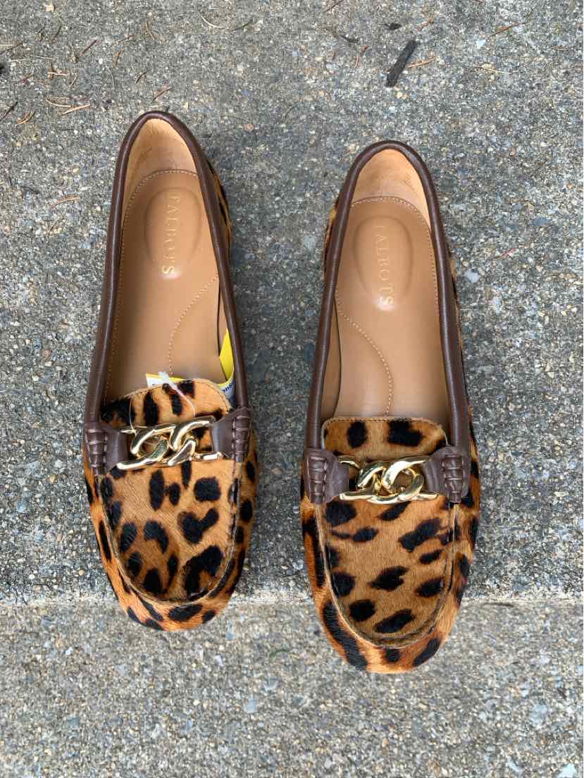 Tan leopard print loafers with gold chain detail and rounded toe, size 7.