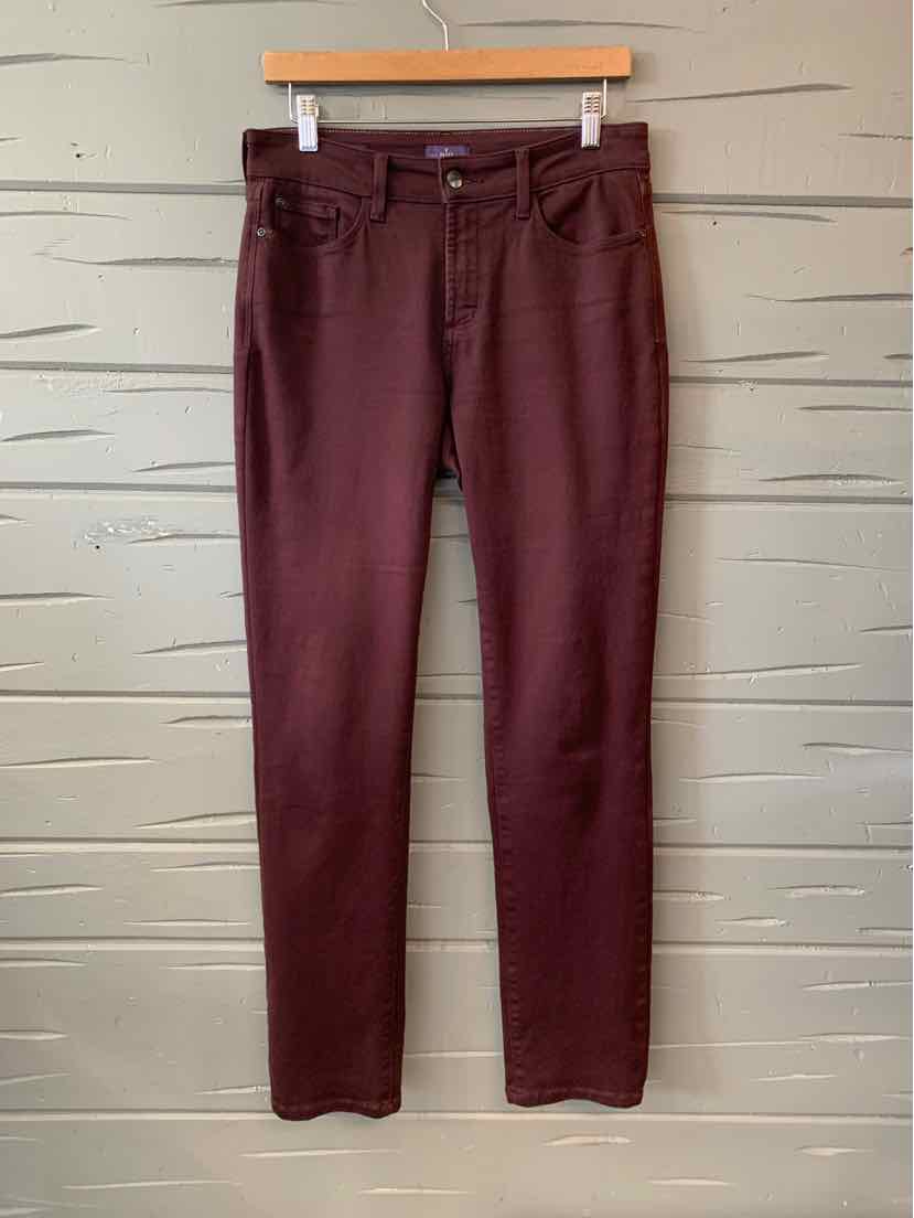 Slim-fit burgundy women's jeans with front and back pockets, button and zipper closure.