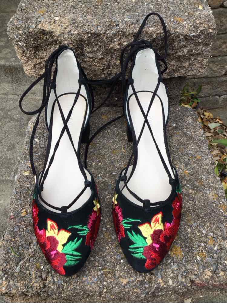 W KENNETH COLE BK Size 9 SHOE