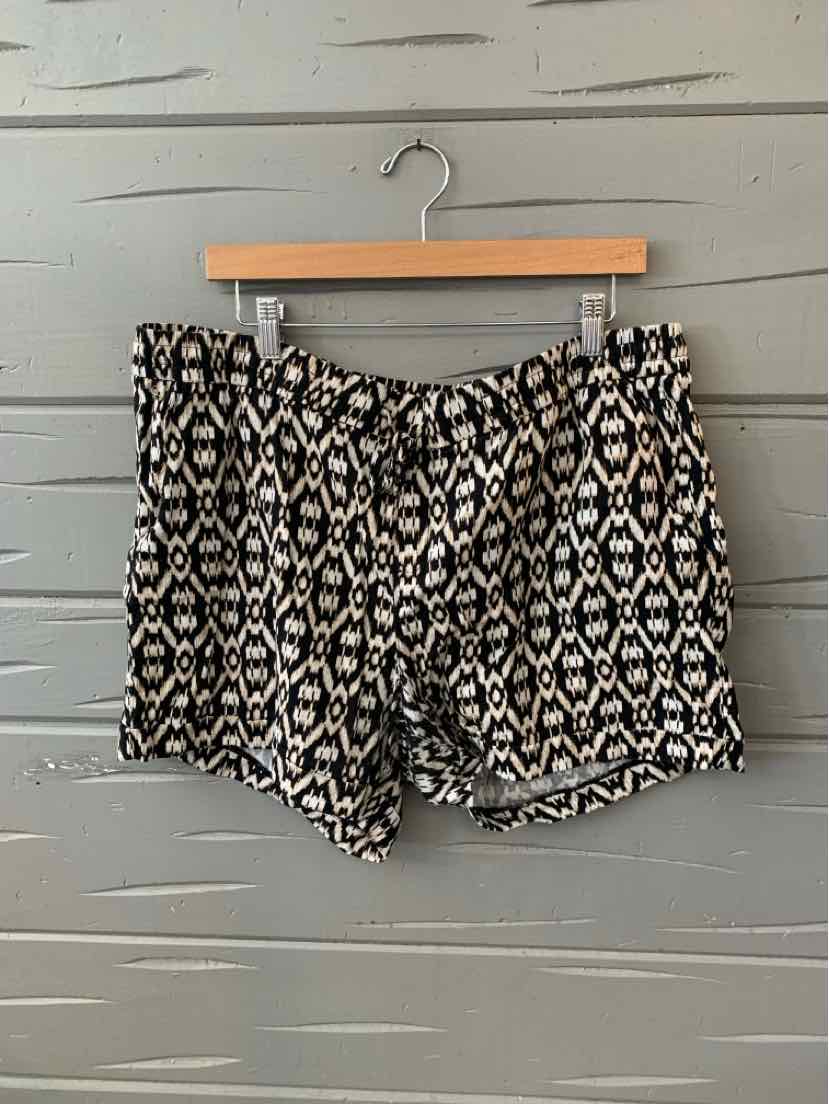 Black and white patterned lightweight fabric shorts with elastic waistband, size XL.