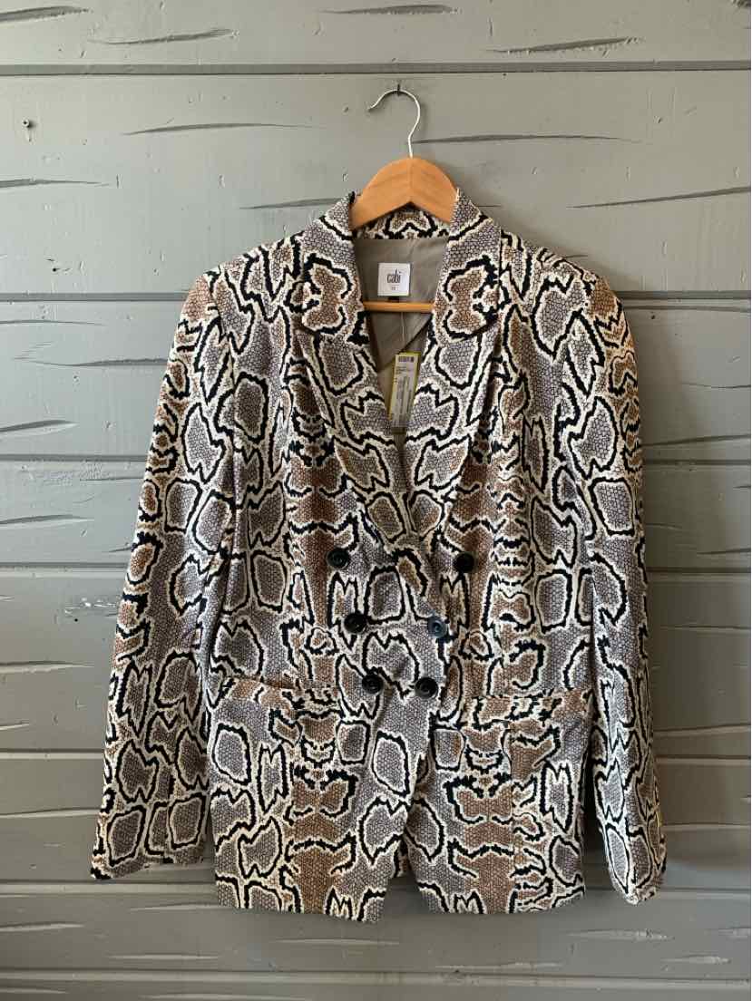 Tailored blazer in beige and black snake print with notch lapels and two front pockets.