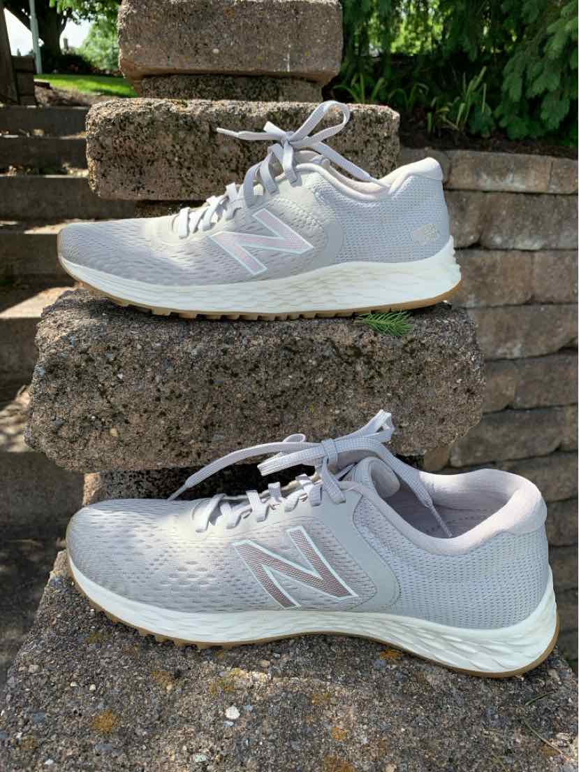 W NEW BALANCE GY Size 9 SNEAKER