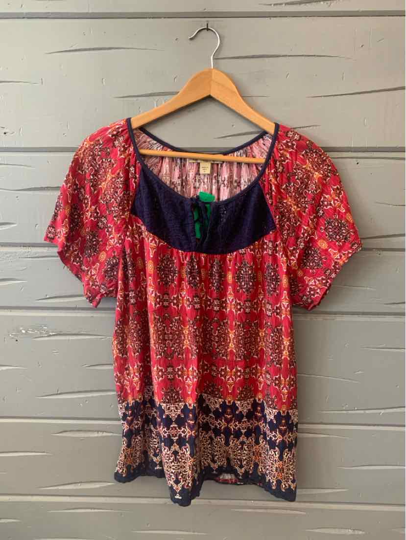 Red paisley vintage blouse with navy yoke and short flutter sleeves, size large.
