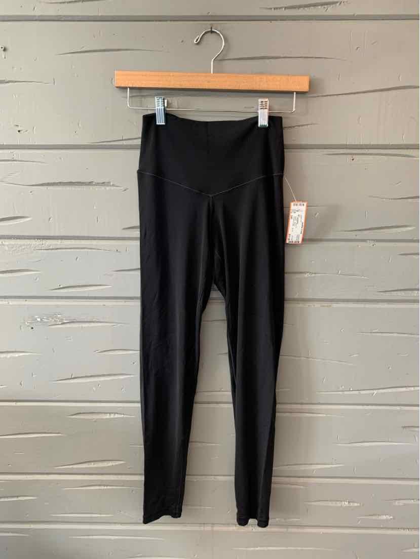 Black high-waisted leggings with subtle seam detailing and a fitted ankle cut.