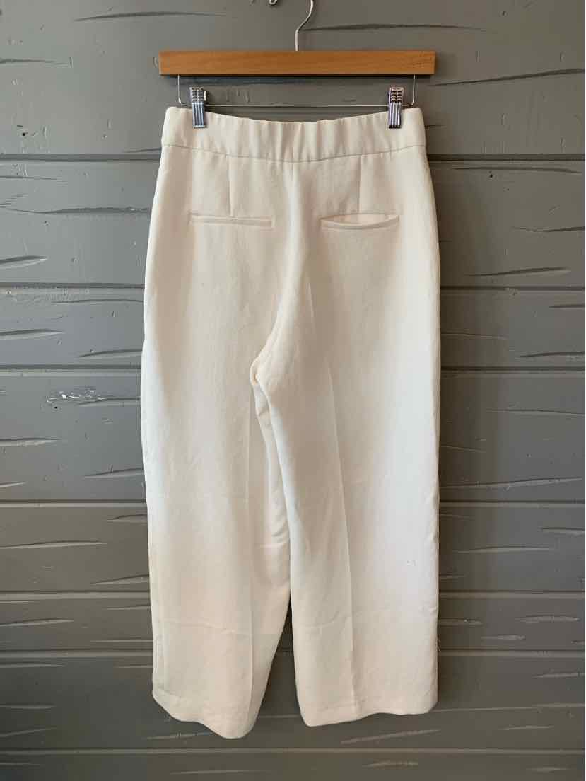 High-waist white wide-leg pants with an elastic waistband and back welt pocket.