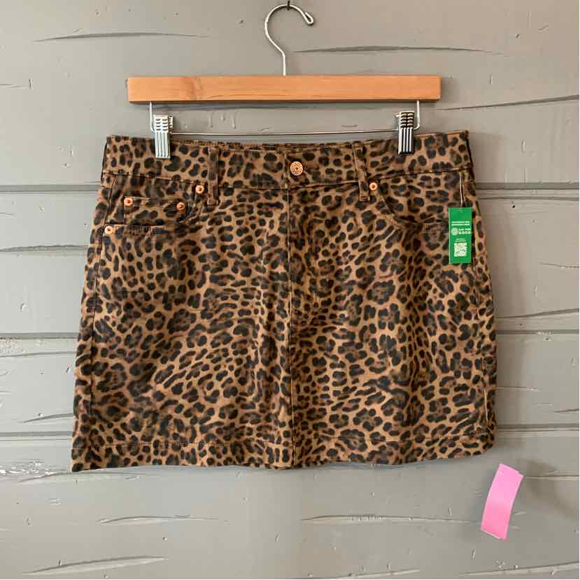 Tan leopard print mini skirt with front pockets and button closure, size 10P.