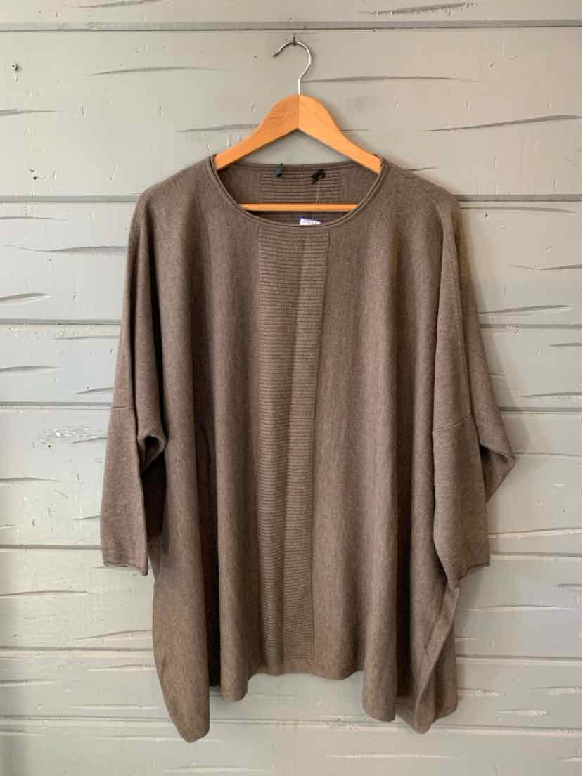 Women’s brown knit tunic sweater with a loose fit, wide sleeves, and rounded neckline.