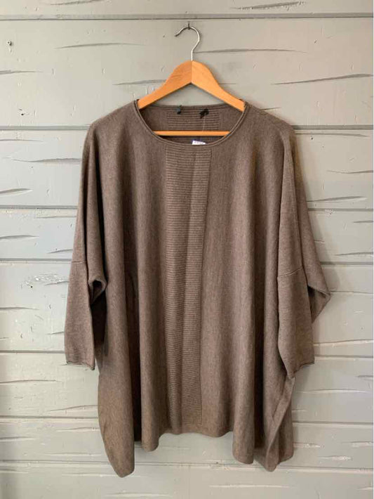 Women’s brown knit tunic sweater with a loose fit, wide sleeves, and rounded neckline.