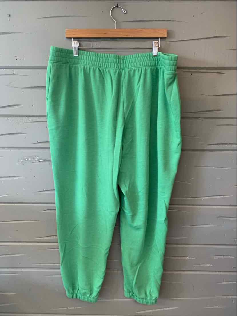Green oversized casual pants with elastic waistband and cuffs, soft fabric, relaxed fit.