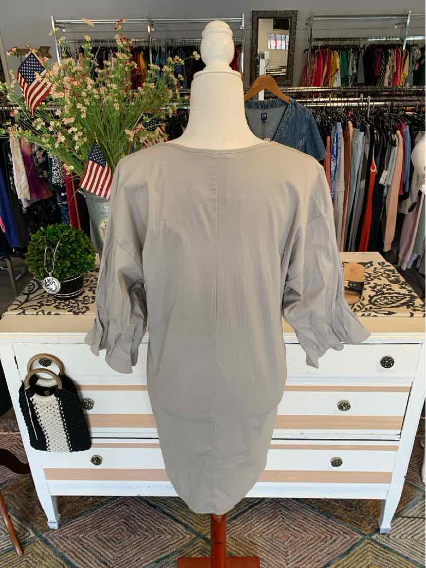 Light gray knee-length dress with puffed three-quarter sleeves and a round neckline on a white mannequin.