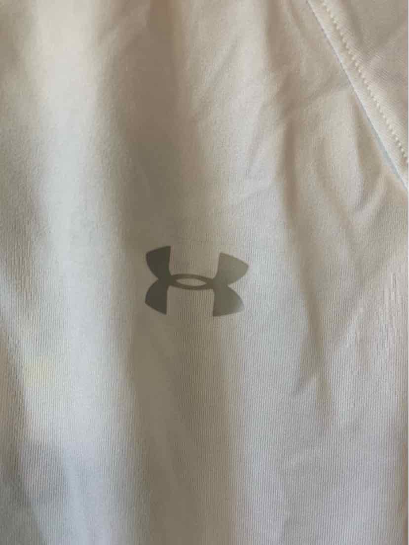 W UNDER ARMOUR WH Size MED AW