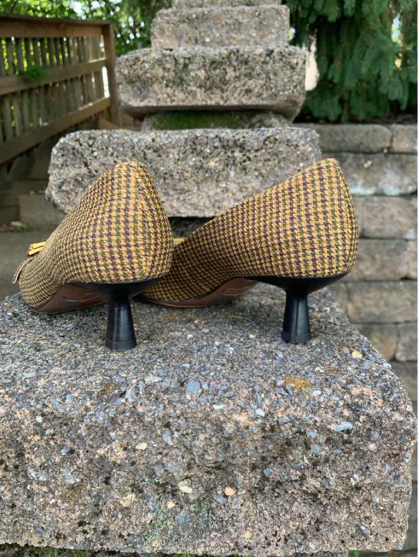 Pair of tan and black houndstooth Franco Sarto shoes with pointed toes and low black heels.