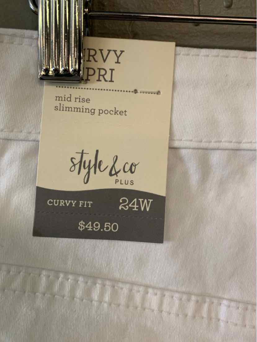 White curvy fit pants size 24 with mid-rise and slimming pocket by Style & Co.