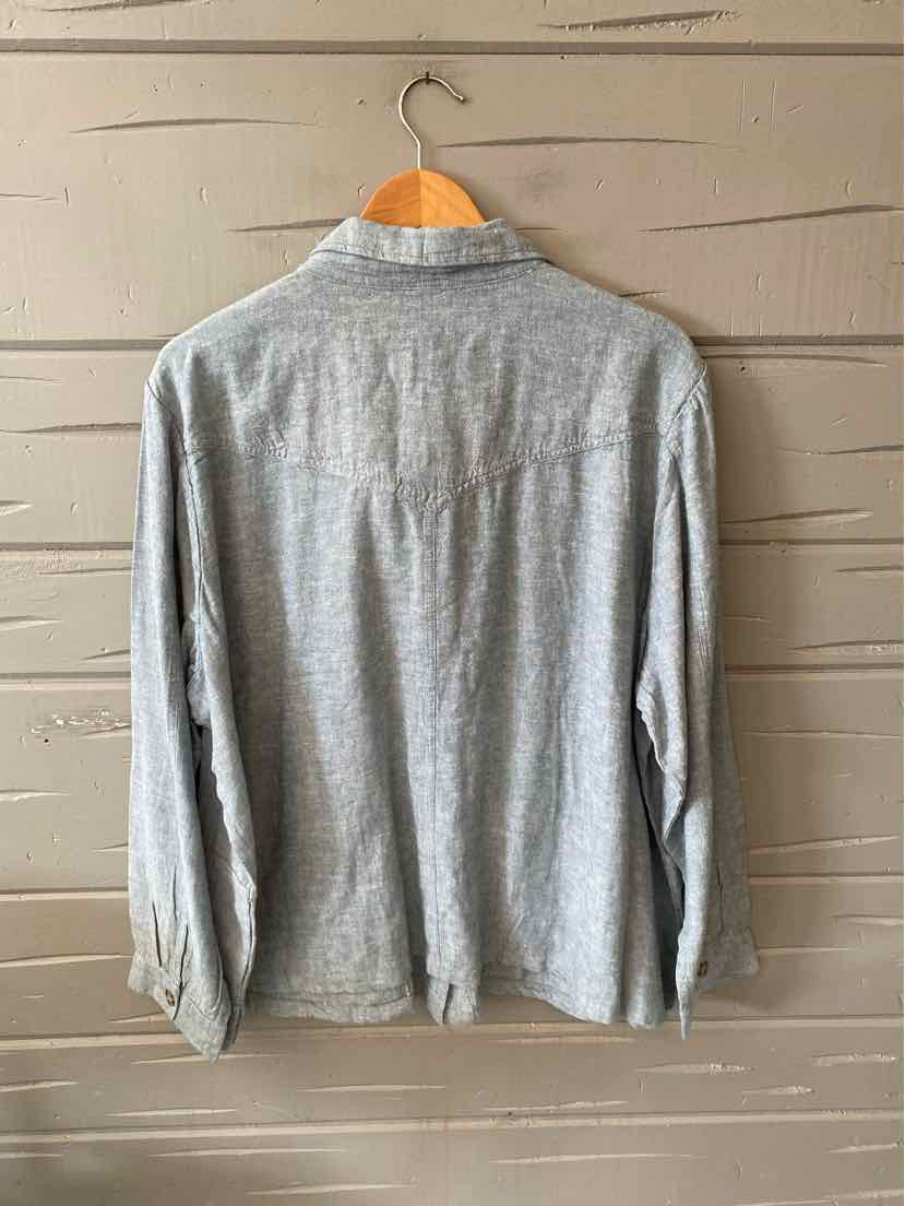 Light gray long-sleeve button-up shirt with collar, made of soft fabric, size 2X.