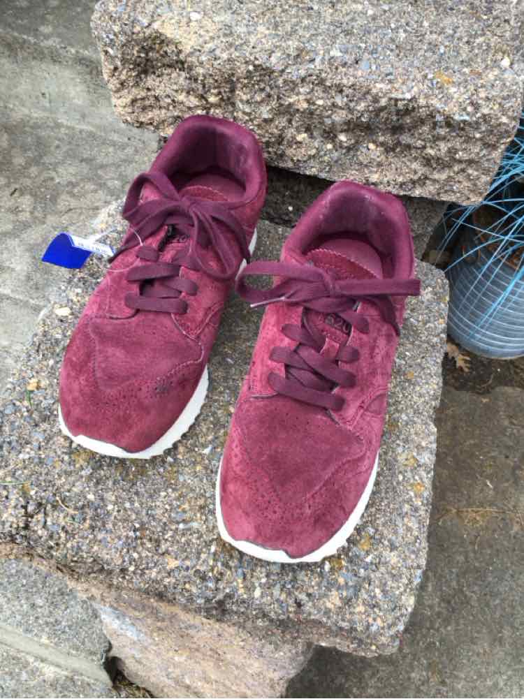 Women’s New Balance burgundy suede sneakers size 7 with white soles and matching laces.