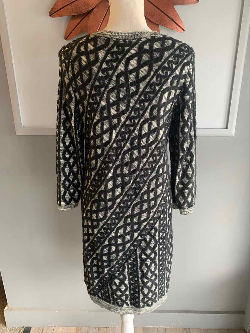W MOTH BK Size SM DR