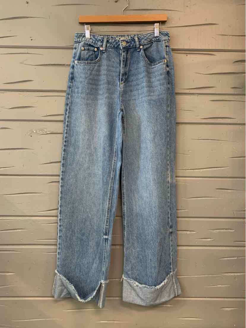 Women’s faded blue wide-leg jeans with a high waist, front pockets, and turned-up cuffs.